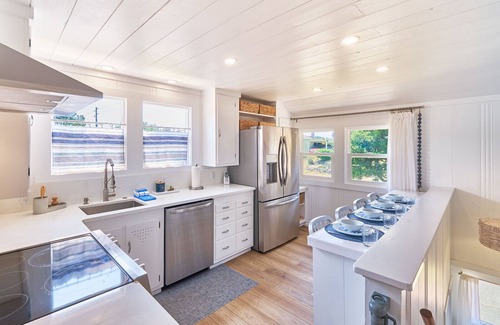 Long Beach House | Fire Pit, BBQ, Fenced Yard, Walk to Beach (Calm)