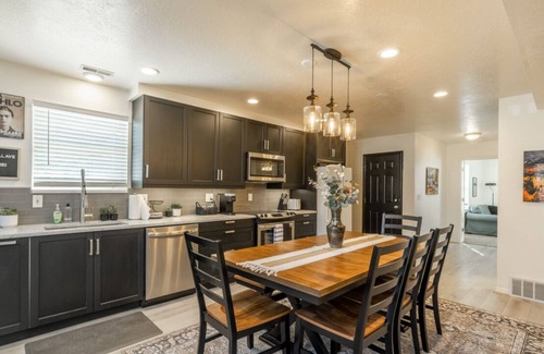 East Central House | Fire Pit, Beautiful Kitchen, Minutes to Salt Lake City & Ski Resorts!
