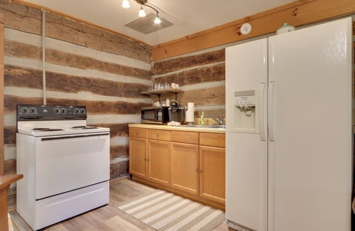 Townsend Apartment | Fire Pit & Deck! Cozy Smoky Mtn Retreat on River