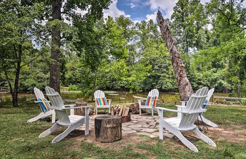 Townsend Apartment | Fire Pit & Deck! Cozy Smoky Mtn Retreat on River