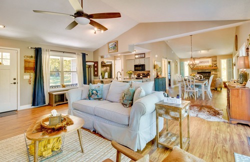 Mountain Home House | Fire Pit & Grill: Riverfront Home in Arkansas!