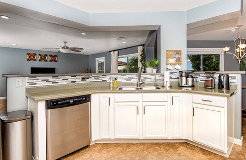 Tucson House | Fire Pit | Theater | Gym | Modern 4 Room Spacious