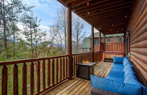 Gatlinburg House | Firefly Falls MTN View Hot Tub Game Room