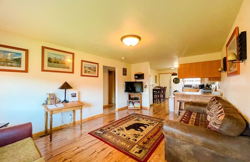 West Yellowstone House | Firehole Cottage ~ Cozy Home To Visit, With The Comforts & Privacy Of Your Own