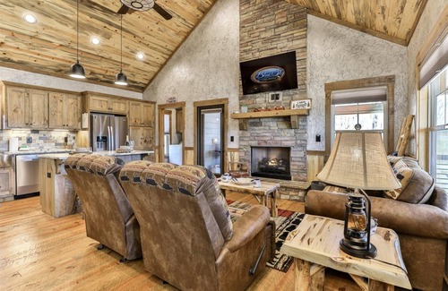 Ellijay Cabin | Fireside Chalet | Ellijay, GA
