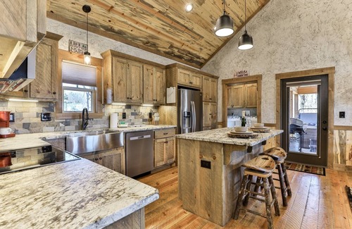 Ellijay Cabin | Fireside Chalet | Ellijay, GA