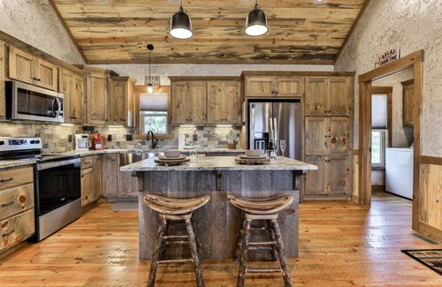 Ellijay Cabin | Fireside Chalet | Ellijay, GA