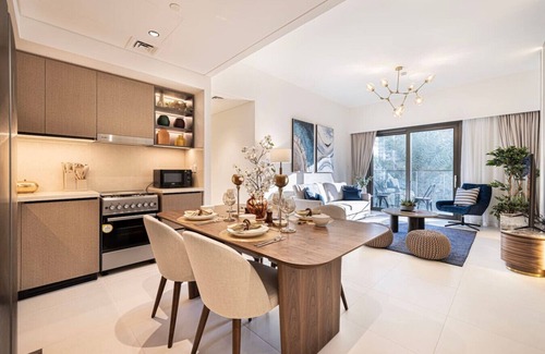 Downtown Dubai Apartment | First Class Boulevard View | Burj Crown | 9 min Walk Dubai Mall