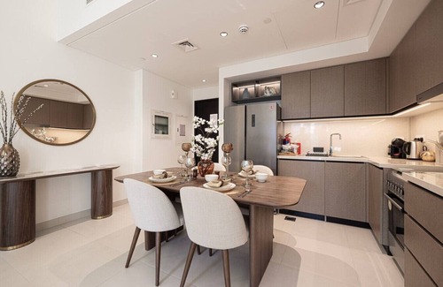 Downtown Dubai Apartment | First Class Boulevard View | Burj Crown | 9 min Walk Dubai Mall