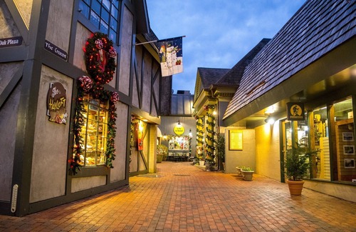 Gatlinburg House | First-Floor 2BR/2BA at Gatlinburg Chateau Walk to Downtown
