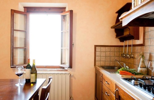 Terricciola Apartment | First floor apartment with 1 double bedroom