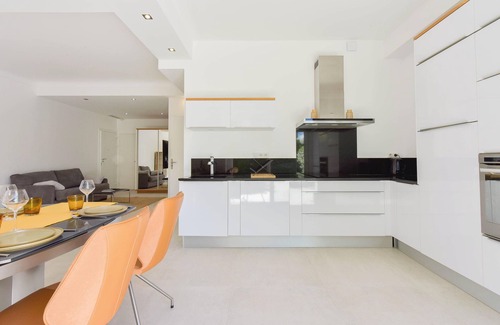 Pointe Croisette Apartment | First floor apartment, walk to beach, garage