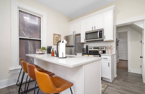 Victorian Village Apartment | First Floor Apt | Newly Remodeled | Steps from OSU