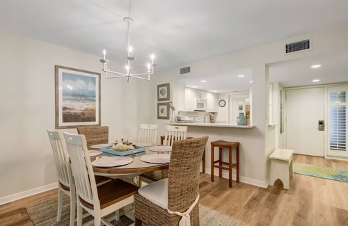 Fernandina Beach Condo | First-Floor, Beautifully-Updated Condo Only 5 Min Walk to Beach!