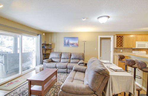Big Sky Condo | First-Floor Big Sky Condo with Hot Tub!