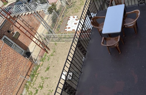 Queens Apartment | First floor cozy apartment(on second level), Great place for any family .