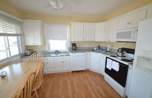 North Beach Haven House | First Floor, Fantastic Water Views, Bay Beach, Pet Friendly.
