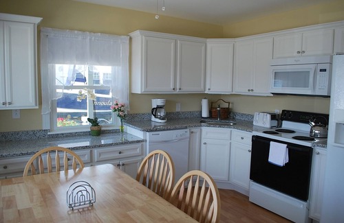 North Beach Haven House | First Floor, Fantastic Water Views, Bay Beach, Pet Friendly.
