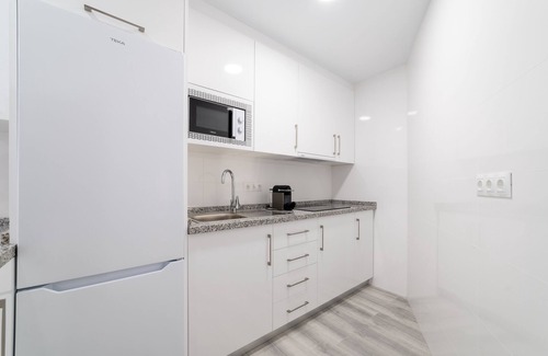 Benalmadena Costa Apartment | First line Beach, Pool, Puerto Marina.