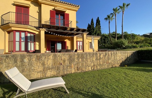 San Roque House | First line of golf. Wide and quiet house in Sotogrande. Amazing location