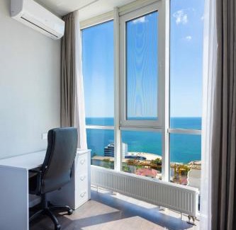 Prymors'kyi district Apartment | First line sea