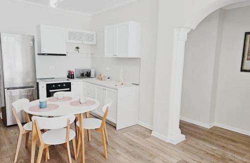 Qender Apartment | First Street Apartments