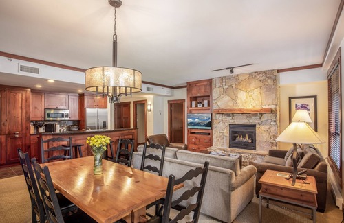 Whistler Creekside Apartment | First Tracks Lodge