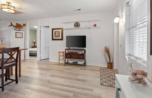 Lanark Village Cottage | Fish, Boat, Play with a cute comfy place to stay!