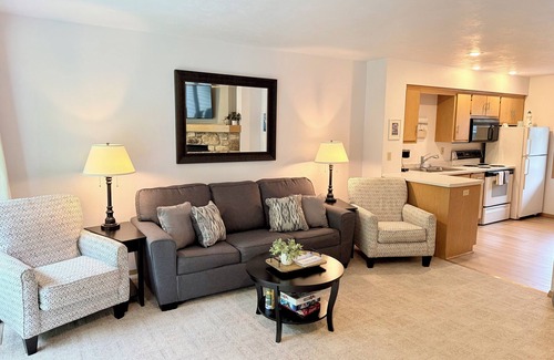 Fish Creek Condo | Fish Creek, Door County Condo - Walk to Shopping, Dining & Peninsula State Park