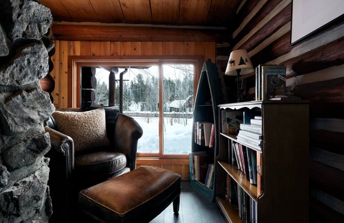 Grand Lake Cabin | Fish In Your Own Private Pond, Soak In Our Hot Tub, and Relax in Luxury