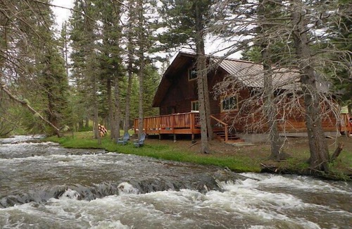 Red River Cabin | Fish Off The Back Porch! Picture Perfect Red River Cabin On The River!