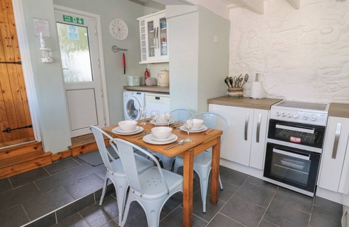 New Quay Cottage | FISHERMAN'S COTTAGE, pet friendly, with a garden in New Quay