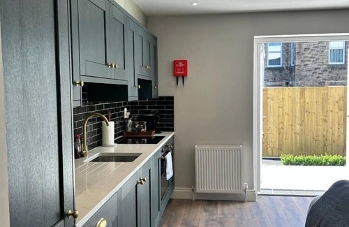 Queens Quarter Apartment | Fisherwick House - Stylish 1 Bedroom Apartment