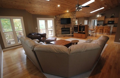 Big Creek House | Fishing, boating, ATV riding, fall foliage & bird watching Oct & Nov available