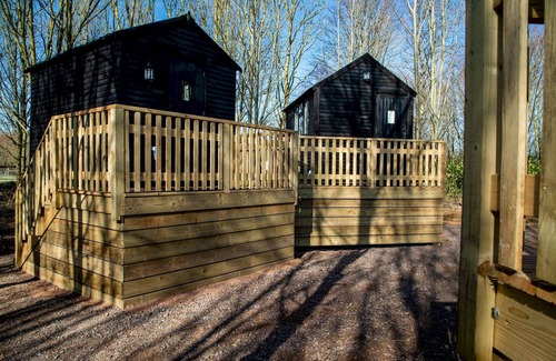 Dilton Marsh Apartment | Fishing Break- Woodland Hut- Brambling