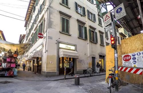 Santa Maria Novella Apartment | Fiume & Zannoni Apartments by 360Rentals