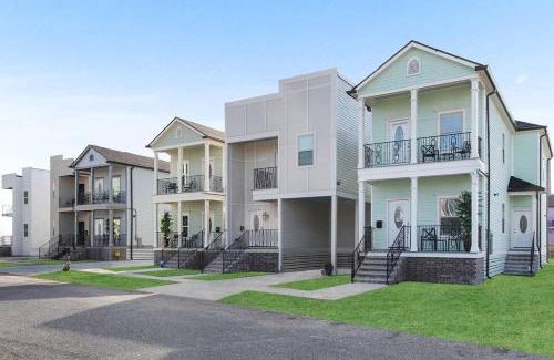 Tulane - Gravier House | FIVE Bathrooms with FIVE Bedrooms and Stylish