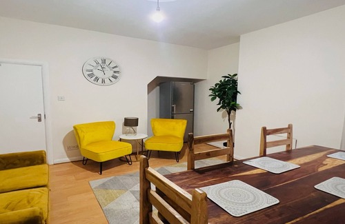 Welford House | Five bedrooms in a Victorian house located nearby Leicester City Centre.