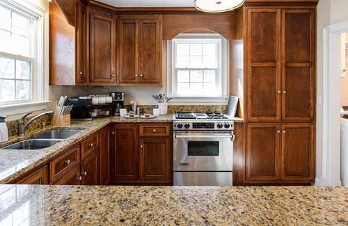 Athens House | Five Points Backyard Oasis - Walkable to UGA