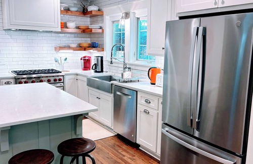 Athens House | Five Points upscale home - walk to UGA, 4 beds, 3 baths, sleeps 8, large patio