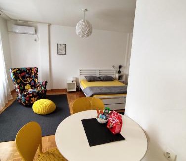 Novi Beograd Apartment | FIVE