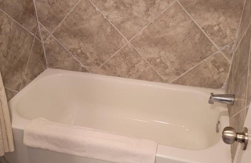 Eunice Hotel | Five Star Inn