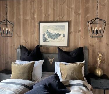 Skjaak House | Fjelleventyret gårdsovernatting