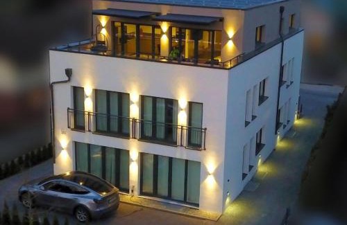 Russee - Hammer Apartment | Fjord Stay - Penthouse mit Whirlpool in Kiel - Free Park - 24-7 Check in - "Stockholm"