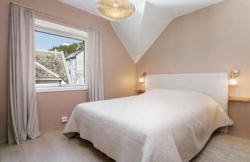 Alesund Apartment | Fjord Vista - Top floor apartment in Ålesund