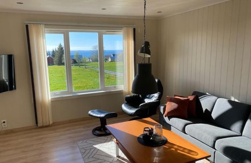 Ulstein Municipality Apartment | Flø - koselig bolig i spektakulære omgivelser