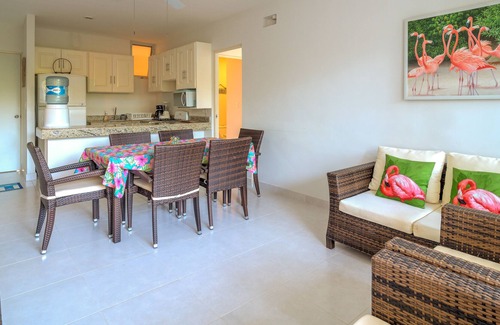 Progreso Municipality Condo | Flamingo Beach 3 bedroom condo, swimming pool, near beach.