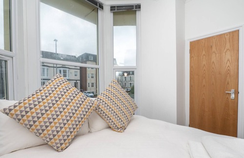 Southsea Apartment | Flat 1| 2 BR Flat, Southsea, Sleeps 4, w/Parking