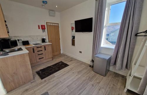 Mountain Ash Apartment | Flat 1, Self Catering, Modern studio apartment, Tynte Hotel