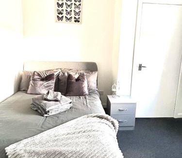 Shotts Apartment | Flat 156 at M Rooms